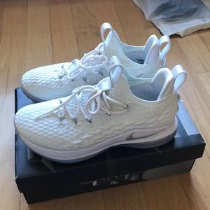 Nike Lebron 15 low basketball sneakers
